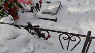 В Лесосибирске неизвестные повредили надгробия на кладбище