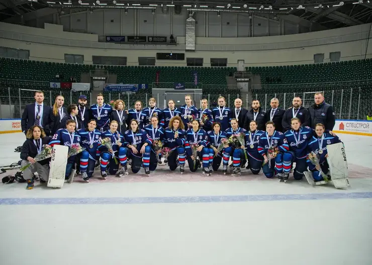 Красноярская «Бирюса» впервые в истории завоевала серебряные медали кубка Женской Хоккейной лиги