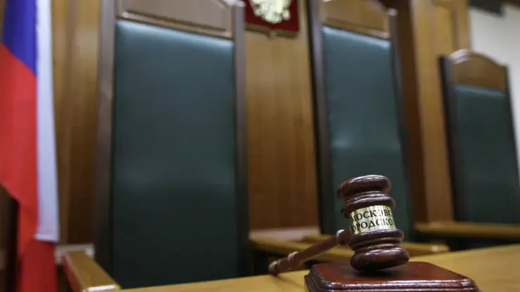 Укравшую из банка 23 млн рублей кассиршу судят в Ачинске