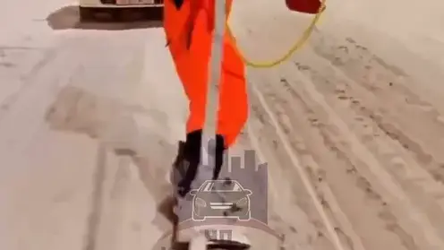 В Ачинске задержали сноубордиста после поездки по улицам города