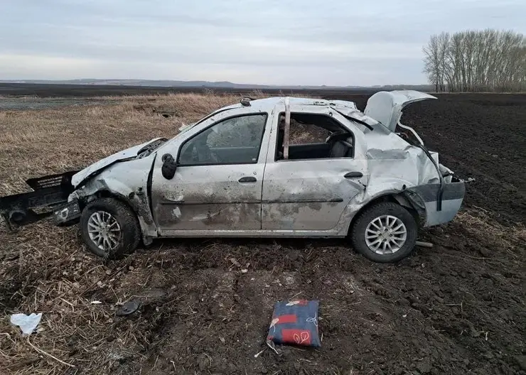 В Красноярском крае пьяный подросток без прав улетел в кювет. Пострадало 4 человека