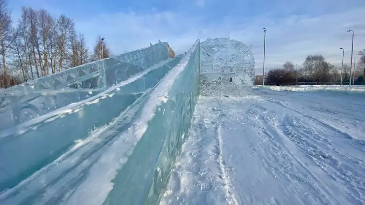 В Красноярске в Татышев-парке открыли ледовые горки