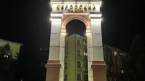 В Кировском районе Красноярска в сквере Корнетовский отрестоврировали монументальную арку