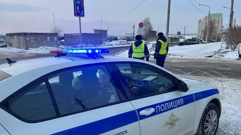 Пьяного водителя-рецидивиста, пытавшегося скрыться от полицейских, задержали в Красноярском крае