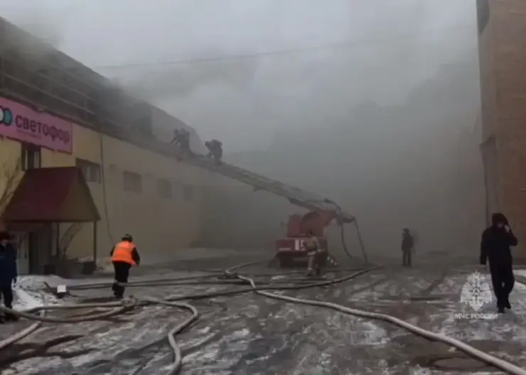 Крупный пожар на складах ликвидирован в Красноярском крае