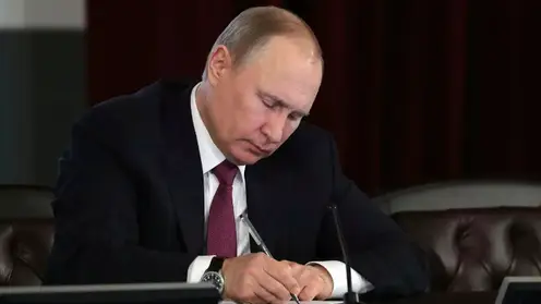 Путин анонсировал повышение МРОТа, зарплат бюджетников и пенсий 